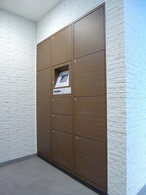 ParkAxis新御徒町Eastのロビー|不在時に便利な宅配ＢＯＸです