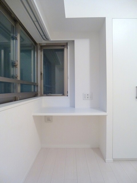 ParkAxis新御徒町Eastの設備|洋室に勉強・パソコン等に使えるデスク付き