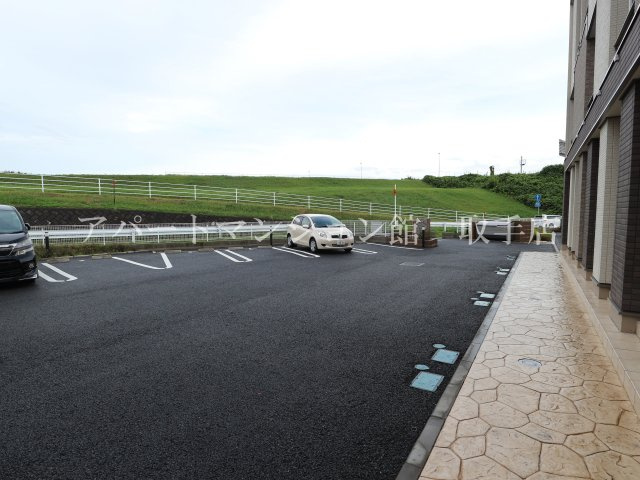 エスポワールⅡの駐車場