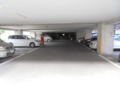 【駐車場】 | ベルヴュー南が丘 | 屋根付き平面駐車場月額5000円のキャンペーン中★