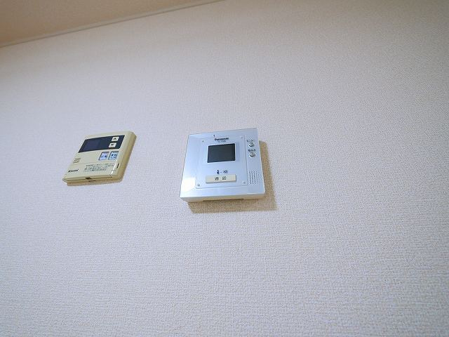 クレストハウスのセキュリティ|お顔が見えるモニター付きインターホンで安心。