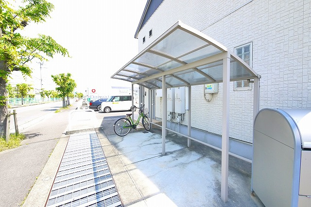 クレストハウスのその他共用部分|ゆったりとした駐輪スペース
