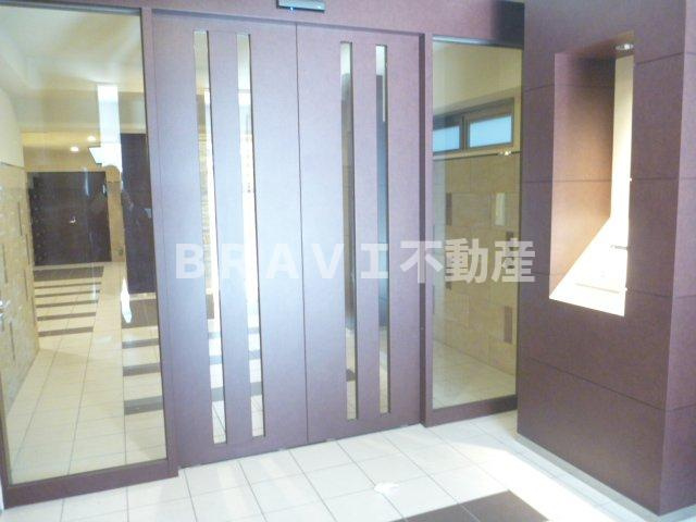 La Douceur心斎橋（ラ　ドゥーセルシンサイバシ）　BRAVI不動産のエントランス|【La Douceur心斎橋】落ち着いたエントランスです