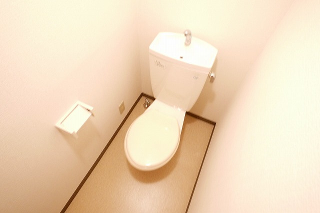 奈良アサカハイツのトイレ|コンパクトで使いやすいトイレです