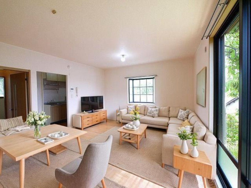 サンビレッジ学園前東坂　G棟の居間・リビング|CGで家具等を配置したもので家具等は含まれません