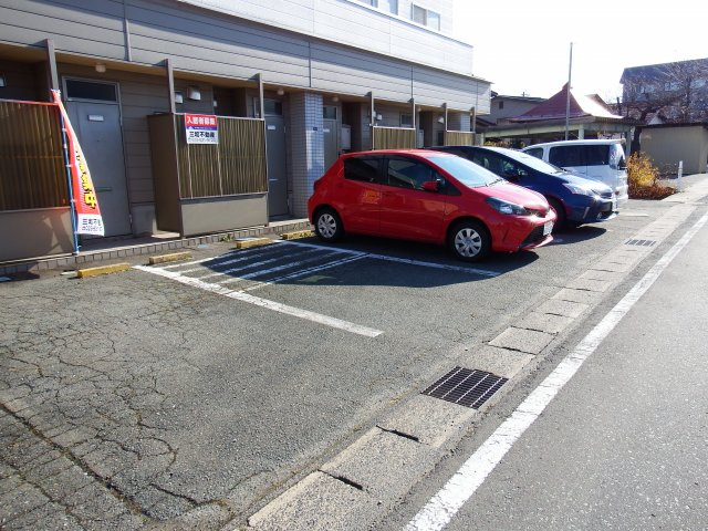 ブランドール長町の駐車場