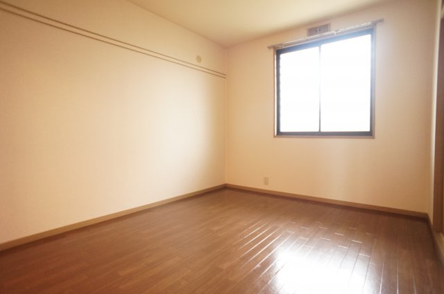 グリーンフィールドBの洋室