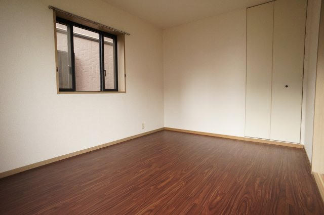 グリーンフィールドBの洋室