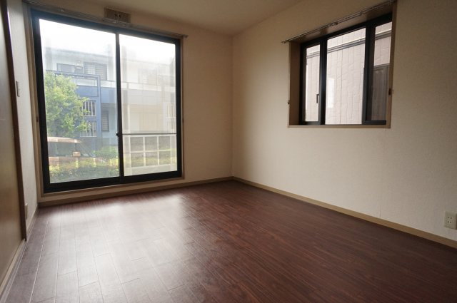 グリーンフィールドBの洋室