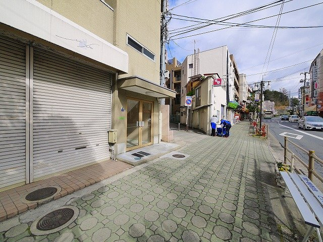 富雄ビルの周辺
