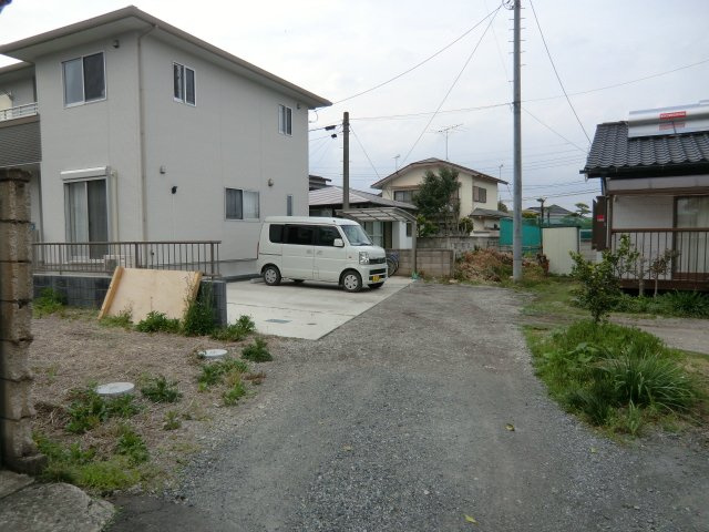 高崎市上中居町　売地　Ａ区画の前面道路含む現地写真