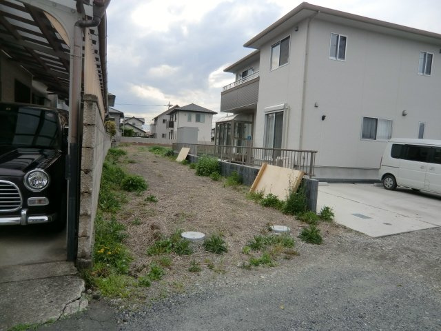 高崎市上中居町　売地　Ａ区画の前面道路含む現地写真