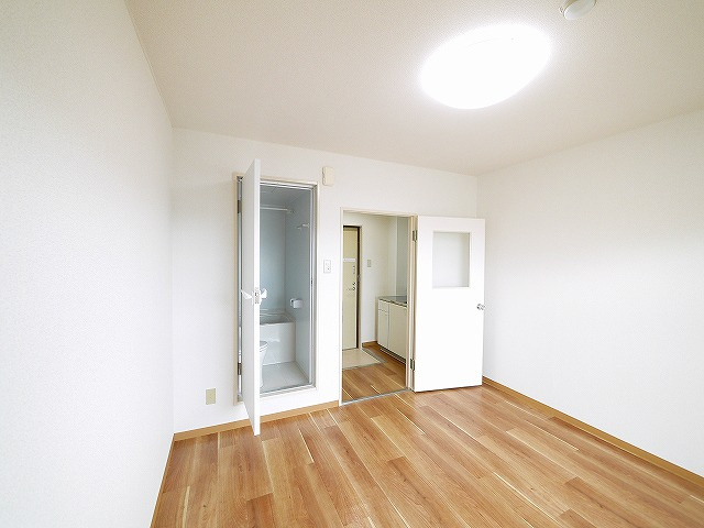 コーポ諏訪西大寺の洋室|広々とした洋室です