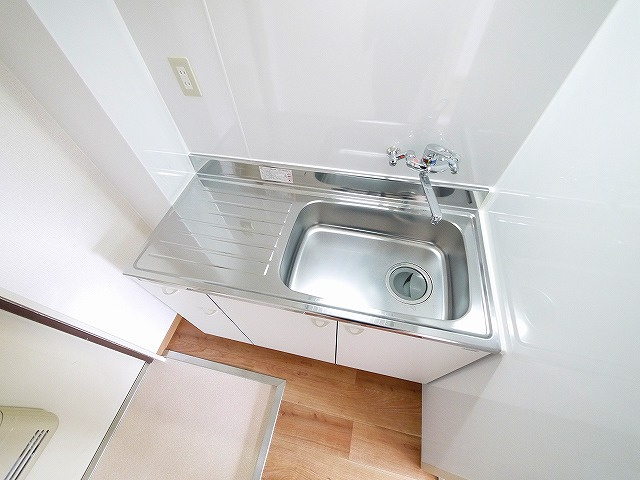 コーポ諏訪西大寺のキッチン|コンパクトなキッチンで掃除もラクラク