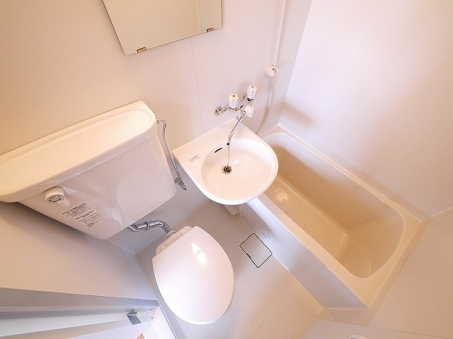 コーポ諏訪西大寺のトイレ|コンパクトで使いやすいトイレです