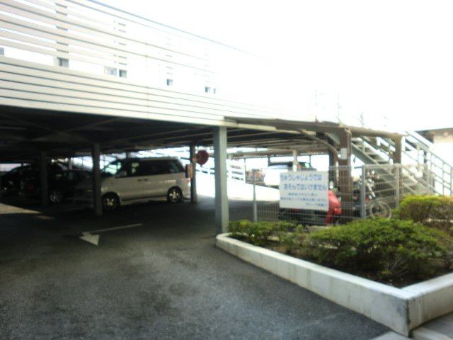 テレーズ神崎川の駐車場