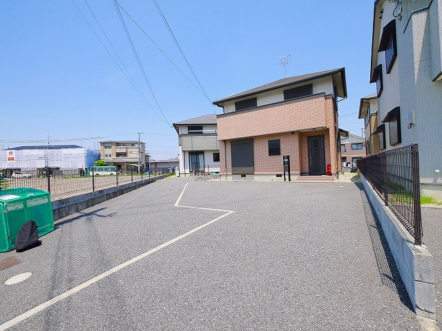 松田タウンハウスⅡの駐車場