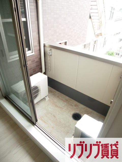 ハーミットパープルのバルコニー