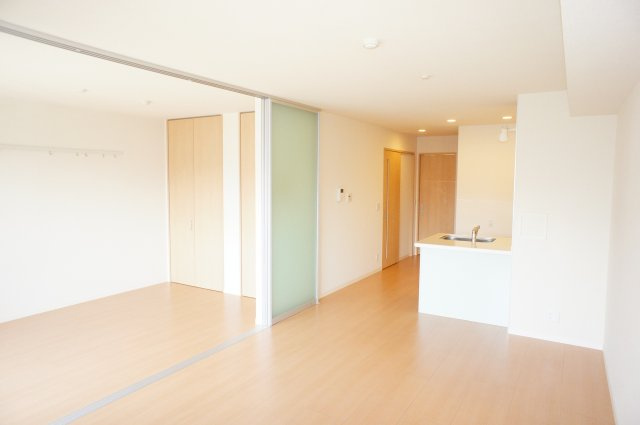 【居間・リビング】 | シャルダンソレイユ | 他の1LDKとは広さが違います。