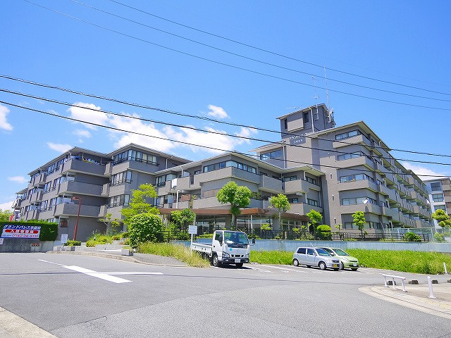 グランドパレス学園前の外観