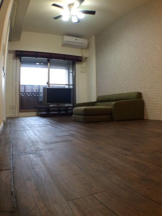 コスモ警固ロイヤルフォルムの居間・リビング|コスモ警固ロイヤルフォルム（2ＬＤＫ）　リビング