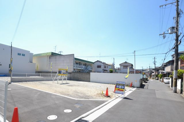 クロワールタウン羽衣　高石市羽衣　新築の前面道路含む現地写真|平成29年5月5日撮影　現地モデルハウス建築工事中！