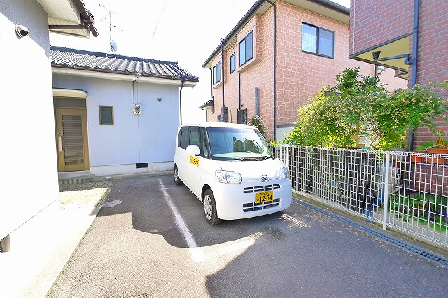 大西久一貸家（大安寺6丁目）の駐車場