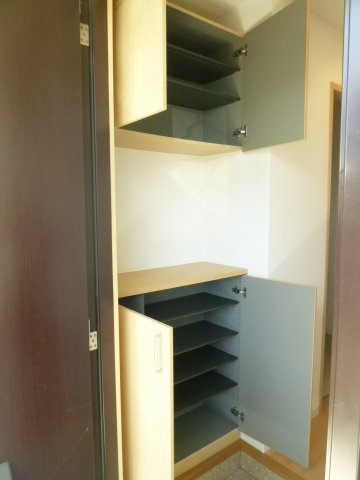 メゾンフリューゲルの玄関