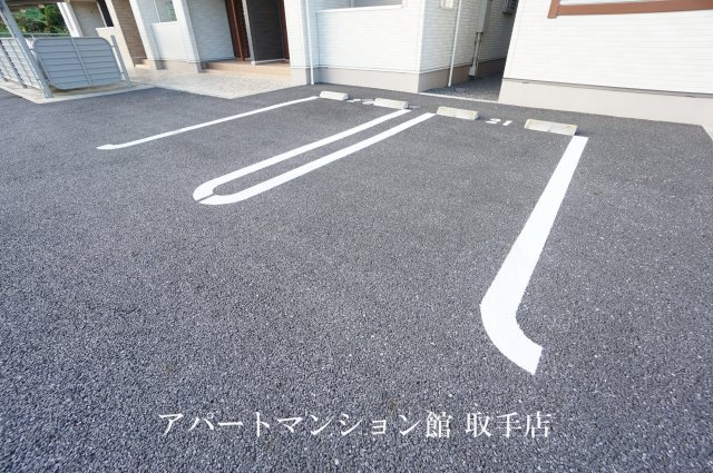 ステラルーチェⅣの駐車場