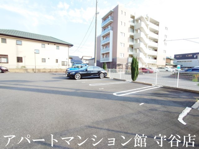 アイビスホームの駐車場