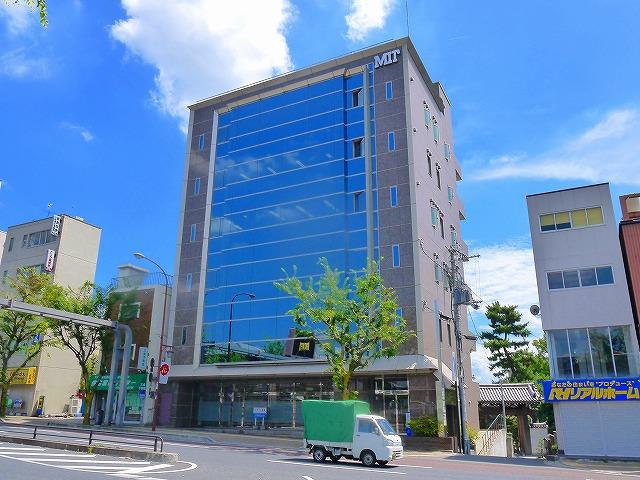 奈良市油阪町の店舗事務所の外観