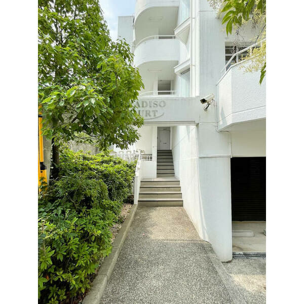 パラディッソコートのエントランス