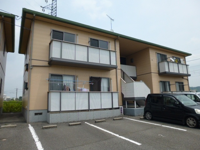 総社市清音柿木のアパートの外観