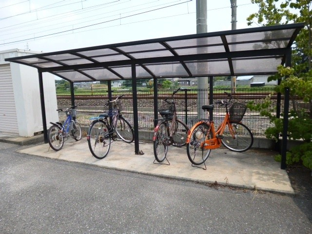 総社市清音柿木のアパートのその他共用部分|自転車置き場