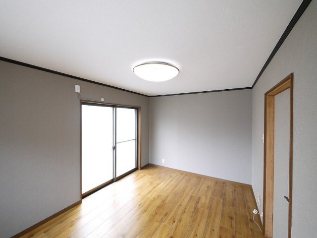 マンション廣岡の洋室|個人の部屋や寝室として使える洋室です