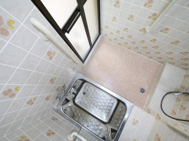 マンション廣岡の浴室|きれいなお風呂です