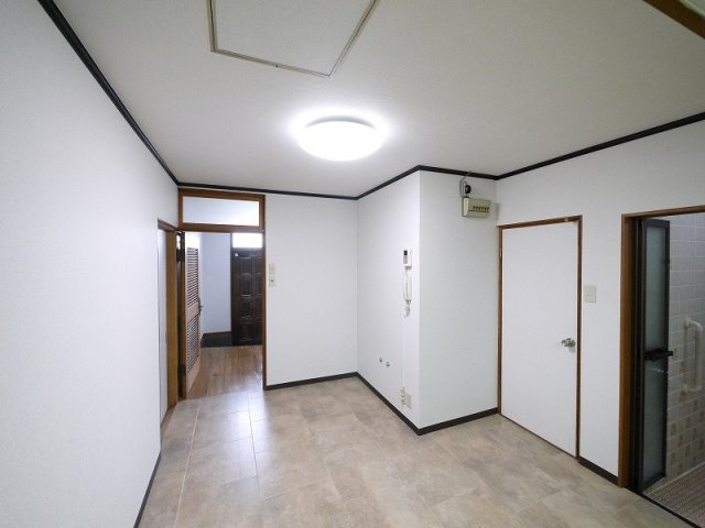 マンション廣岡の居間・リビング|ゆったりとした居間です