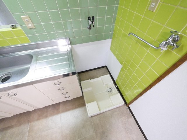 マンション廣岡の設備|嬉しい室内洗濯機置き場があります。