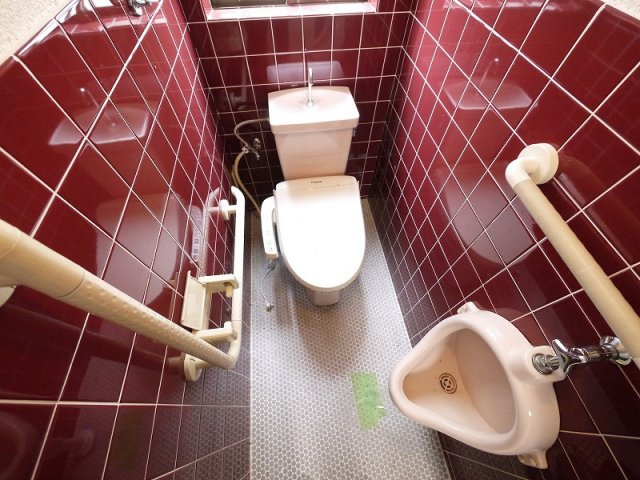マンション廣岡のトイレ|清潔感のあるトイレです