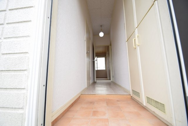 市川グリーンハイツ第一の玄関|玄関から