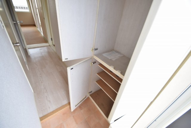 市川グリーンハイツ第一の玄関|シューズボックス