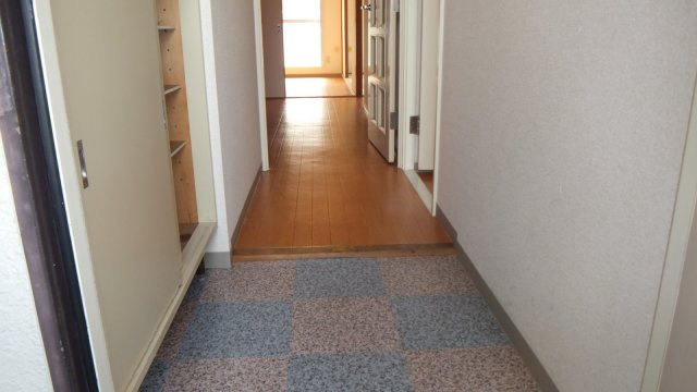 市川グリーンタウン磯貝の玄関|玄関綺麗です。