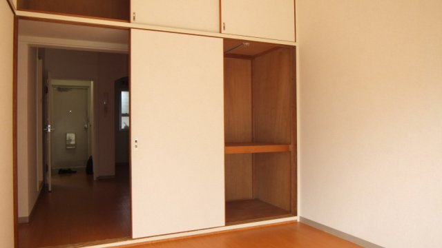 市川グリーンタウン磯貝の寝室|各部屋収納あり★