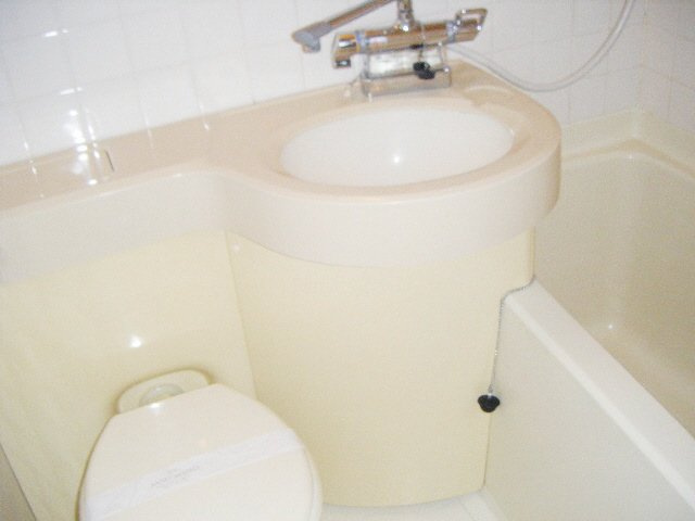 ライオンズマンション船橋第７の浴室|洗面台付き。