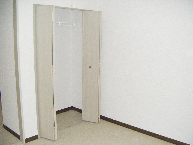 ライオンズマンション船橋第７の収納|クローゼット付きです。