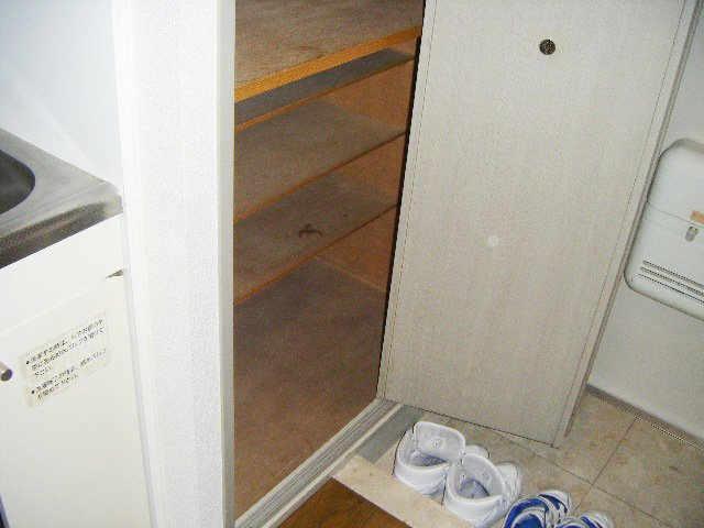 ライオンズマンション船橋第７の玄関|下駄箱付きです。