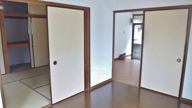 ベルーライト２１の居間・リビング|洋室からダイニング