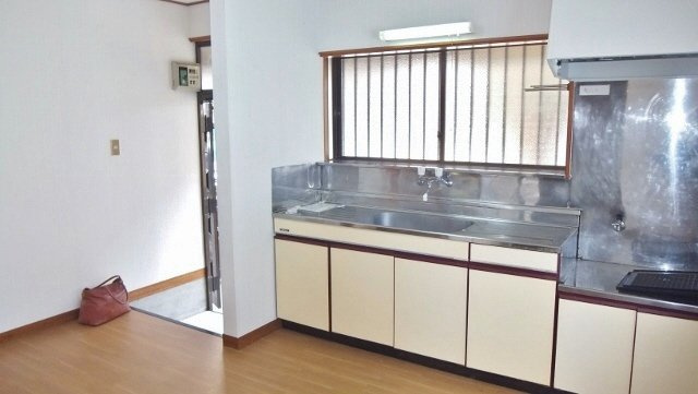 ベルーライト２１の玄関|キッチンシンクは大型です