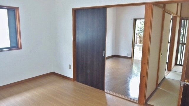 ベルーライト２１の設備|ダイニングから洋室