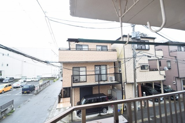 ハイムサイ７０の居間・リビング|角部屋で明るいです